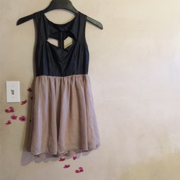 Short causal dress - Picture 1 of 5